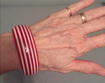 Vintage lucite bangle bracelet