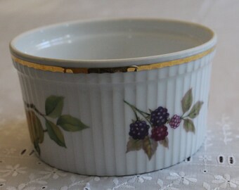 Royal Worcester Evesham Souffle Dish/Ramekin, 3" tall x 5 1/2" diameter, Fruits & Berries