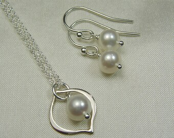 Pearl Bridesmaid Set of 7 Bridesmaid Jewelry Set Pearl Bridesmaid Necklace Earrings Pearl Necklace Wedding Jewelry Set Bridesmaid Gift