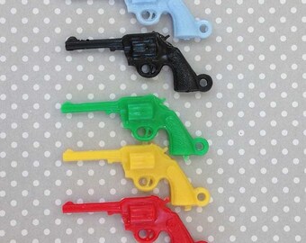 Plastic Gun Charms (10), Gun Jewelry, Colorful Pistol Charms, Six Shooter Charms, Cowboy Charms, Gumball Charm, Crackerjack Charms, Kawaii