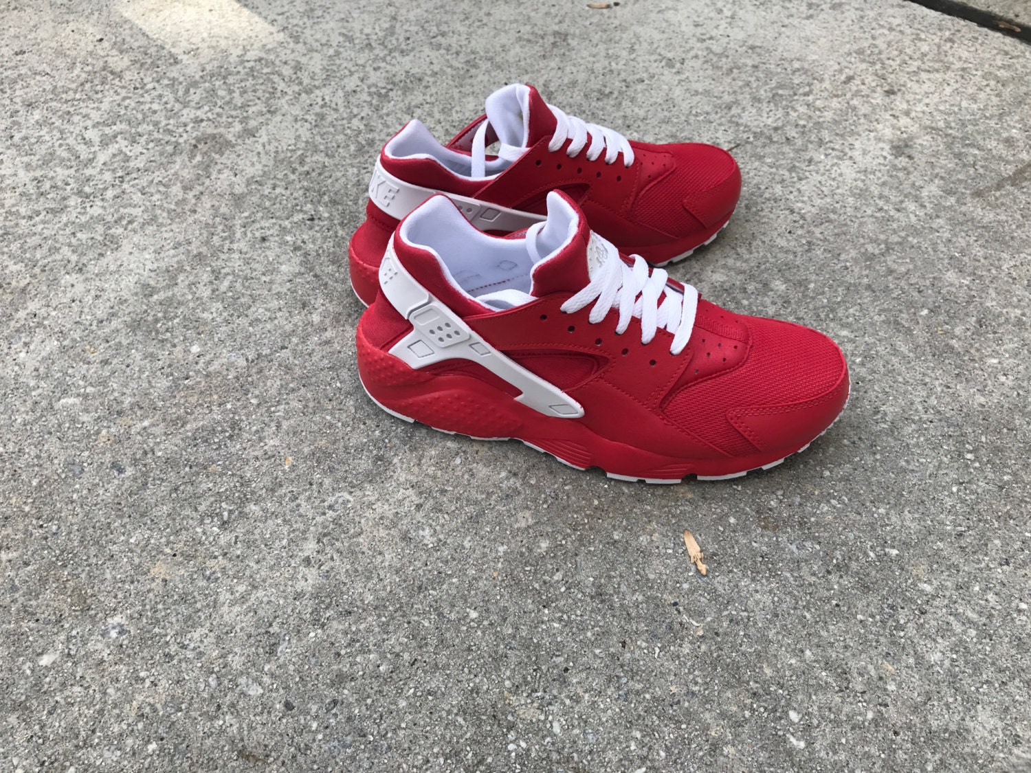 nike huarache red and white