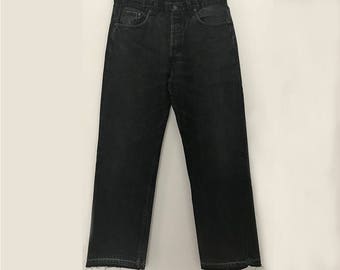 Vintage Levis 501 / W34L30 / raw hem jeans / high rise jeans / high waisted jeans / boyfriend jeans / made in USA / black levis