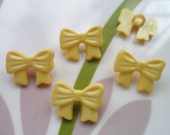 LOT 6 buttons: bow with 16mm