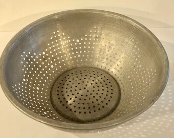 Vintage 1960s Metal Strainer, Aluminum Colander, Star Design, Flat Bottom Colander, Mid Century, Farmhouse Decor, Kitchen Decor, Photo Prop