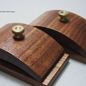 1 Pair Dark Walnut Wood Quilt Hang-Ups Clamps/Clips, Quilt Hangers - Large