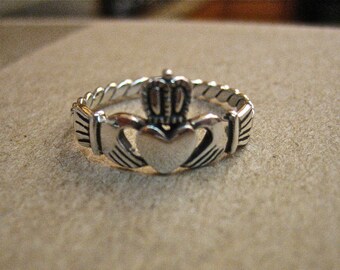 Vintage 925 Sterling Silver Claddagh Ring