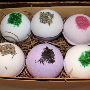 Aromotherapy Bathbombs/Bath and Beauty/Sinus Bathbombs/Sore Muscle Bath Bombs