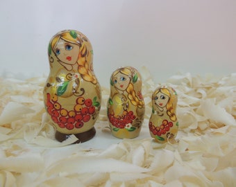 Matryoshka 3 dolls of gilding