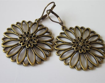 Flower Earrings, Bronze Metal Flower, Minimalist Jewelry, Round Dangle, Daisy Earrings, Leverback