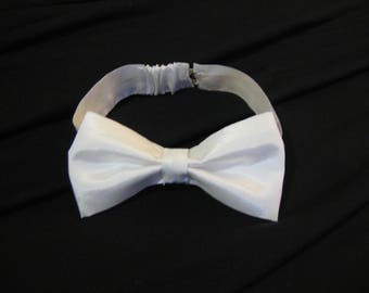 Pearly white ecru taffeta bow