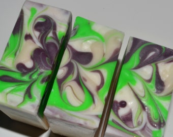 BLACK RASPBERRY VANILLA (5 - 6 oz) - Cold process soap
