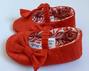 Girls Red Baby Shoes // Dupioni Silk shoes for girls red Christmas toddler shoes holiday shoes - Shannon