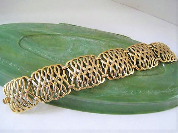Trifari Wide Gold Bracelet, Copyright by Trifari, Wide Spiral, 6 Links, Gold Bracelet