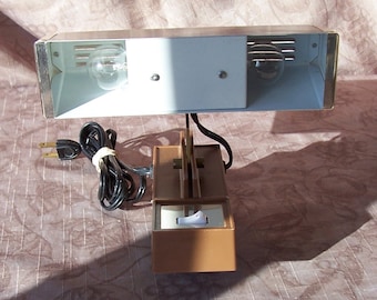 Vintage metal bed light. C2-491-0.