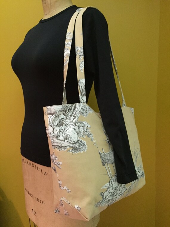 Tote bag with pockets. Roomy tote with button and loop closure. Pretty print fabric