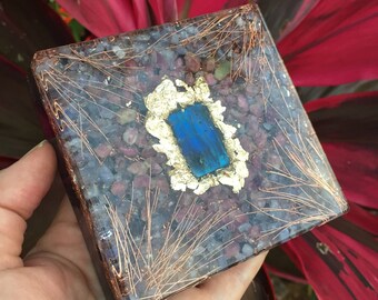 Pukaaniani Window Orgone Charging Plate with Labradorite Cabochon, Gold Leaf, Tanzanite and Pink Tourmaline (4" square)