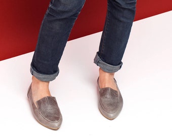 Womens leather shoes, gray flats, womens moccasins, women's gray shoes, casual flat shoes, pointed toe box. comfortable flats. Eamon model.