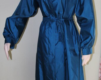 Sz. 8/10 petite, vintage 1980's raincoat in sapphire blue