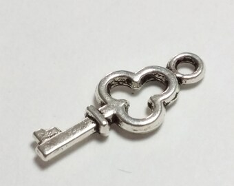 25pcs Small Key Charms - Antique Silver 16x6mm Jewelry Supplies - B05485