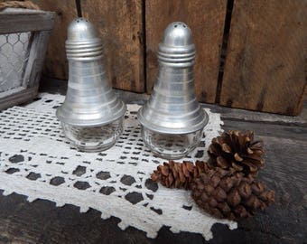 Vintage Aluminum - Clear Glass Salt and Pepper Shakers, Art Deco Style, Screw Top Salt and Pepper, Retro Kitchen, Retro Dining, Retro S & P