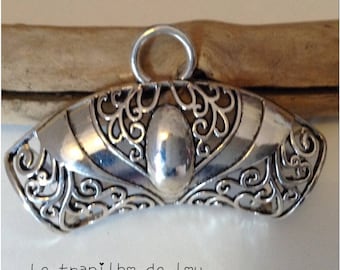 Large silver metal scarf bail