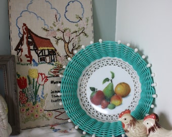 Vintage 50s 60s kitsch woven plastic fruit basket fruit print