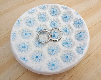 Ceramic ring dish. Ring holder with blue flowers. Jewellery holder, porcelain bowl. Perfect for engagement or wedding gift. Bridesmaid gift