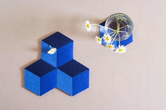 Felt trivet, ornamental mat, geometric, blue, cubes, home decor, wool felt, gift idea, handmade, made in Italy