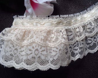 Ruffled Lace with Ribbon, 2+1/2 inch wide ivory/ivory selling by the yard