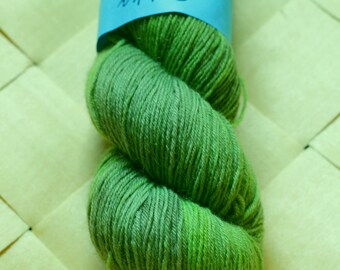 Handdyed Hopeasäie Sukka, Outsider 260