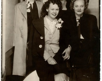 vintage photo 1940 Young Women Photo Booth Type Instant film snapshot