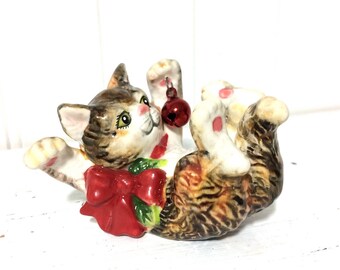 Sweet Vintage Fitz and Floyd Cat Playing with Christmas Ball