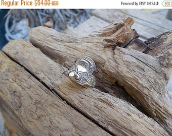 ON SALE Ladies saddle ring in sterling silver