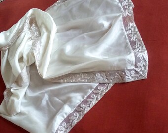 Scarf-shawl in white silk pongee double edged lace ecru 1920