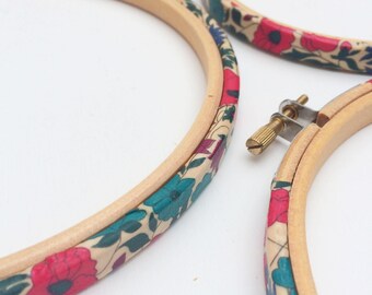 Poppy & Daisy, Tana Lawn fabric wrapped embroidery hoop. Patterned Embroidery Hoop Frame. Hoop-La frame. Liberty's of London arts fabric.