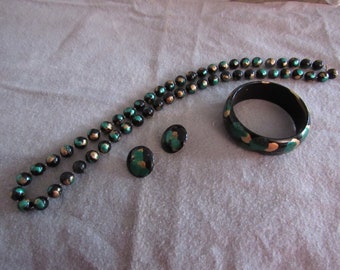 Green-Black-Gold Set. Necklace, Bracelet and Pierced Earrings
