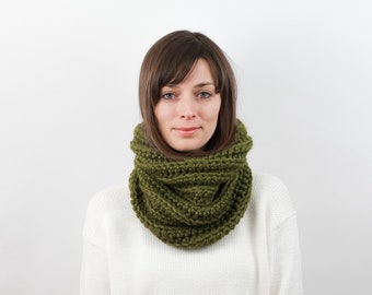 Chunky Knit Cowl Scarf, Wool Blend | THE STRASBOURG in Evergreen
