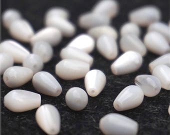 Drop, white mother of pearl beads, 10 6/9 mm