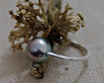 Alaya - Tahitian pearl ring, minimalist pearl ring, blue pearl ring, pearl promise ring, pearl stacking ring, pearl jewelry, gift for her