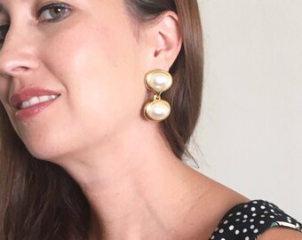 Vintage Gold and Pearl Drop Earrings / Minimalist Earrings / Pierced Earrings / Costume Jewlery