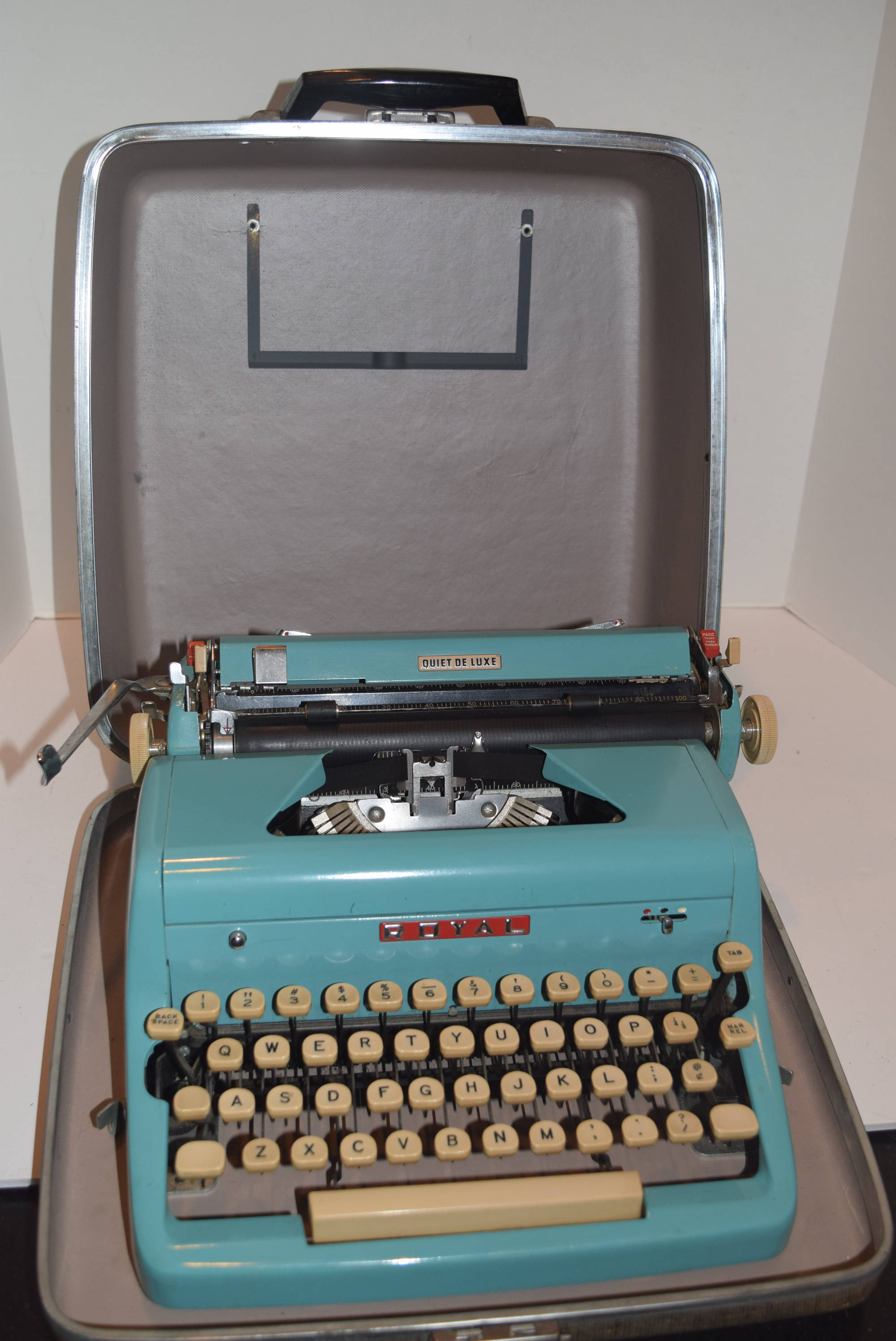 ... Array - rare vintage 1956 royal quiet de luxe manual portable  typewriter rh timetraveltreasures net