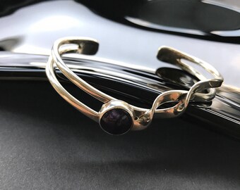 Sterling Silver twisted cuff bracelet mid century simple modernist style dark blue purple cabochon stone bangle