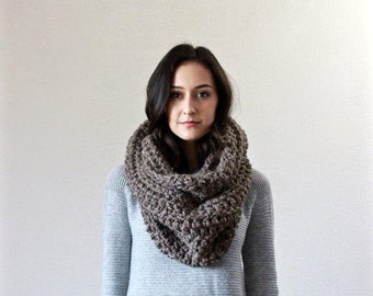 The Bastille - BARLEY // Chunky Infinity Scarf. loop scarf. circle scarf, cowl, snood