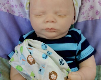 Open Mouth Realborn Hunter. Takes a Pacifer and Faux Bottle.