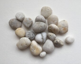 Mixed small crafty stones