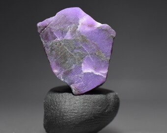 Sugilite Rough Gem Purple Gemstone Lapidary Cabbing Wire Wrapping Excellent Color Wessels Mine