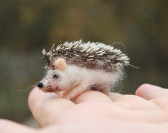 Needle felted hedgehog, felted animal, Miniature soft sculpture, Woodland, Christmas, dolls and miniatures, forest animal, lovely animal