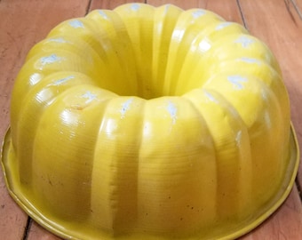 Vintage Yellow Bundt Pan