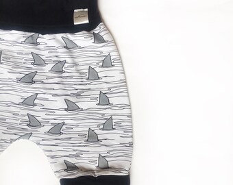 Sarouel requin poussent Short * Short Sarouel * Short requin * Short pour bébé * Short enfant en bas âge * Short monochrome * grandir avec moi le short
