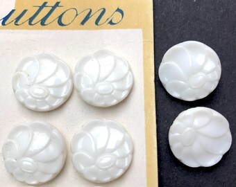 12 Delightful Vintage 1940s White Glass 1.5cm Flower Buttons